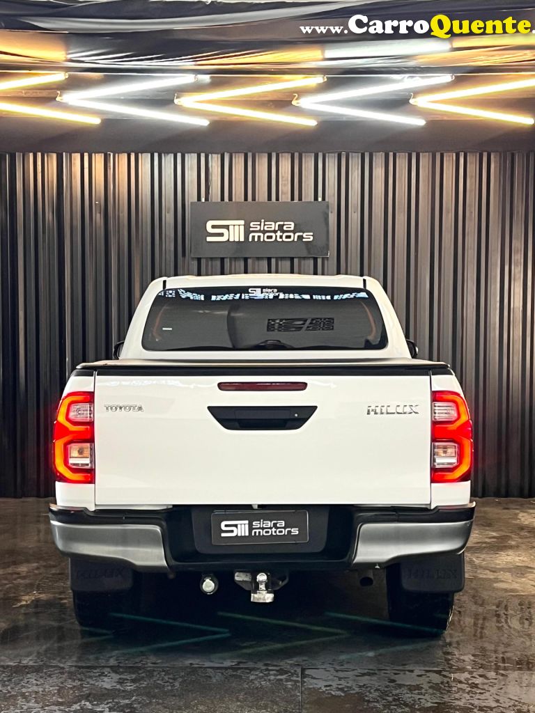TOYOTA   HILUX CD 4X4 2.8 DIESEL MEC.   BRANCO 2022 2.8 DIESEL - Loja