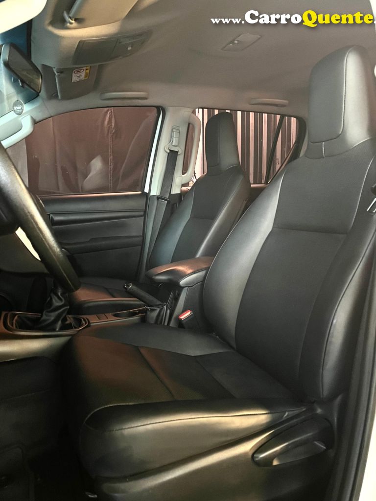 TOYOTA   HILUX CD 4X4 2.8 DIESEL MEC.   BRANCO 2022 2.8 DIESEL - Loja