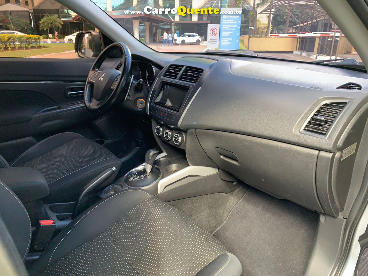 MITSUBISHI   2.0 4X2 16V GASOLINA 4P AUTOMÁTICO   PRATA 2015 2.0 GASOLINA - Loja