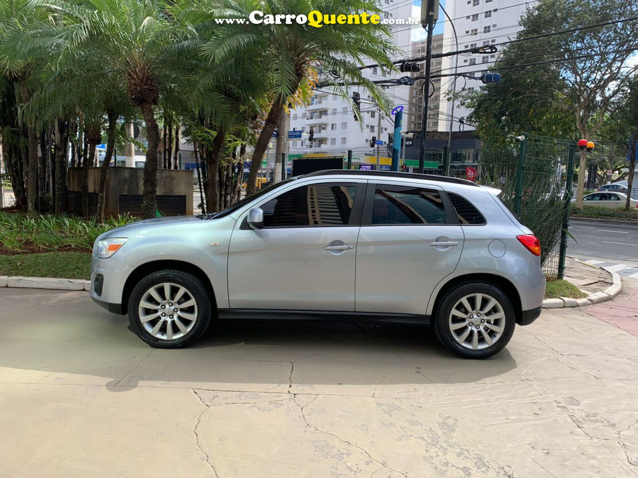 MITSUBISHI   2.0 4X2 16V GASOLINA 4P AUTOMÁTICO   PRATA 2015 2.0 GASOLINA - Loja