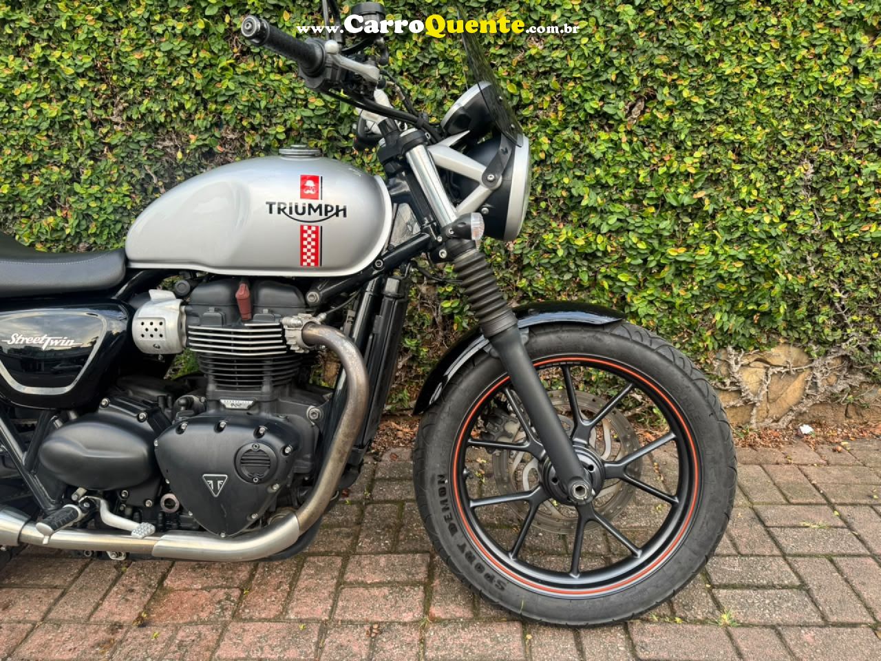 TRIUMPH   STREET TWIN 900   PRATA 2017 900 GASOLINA - Loja