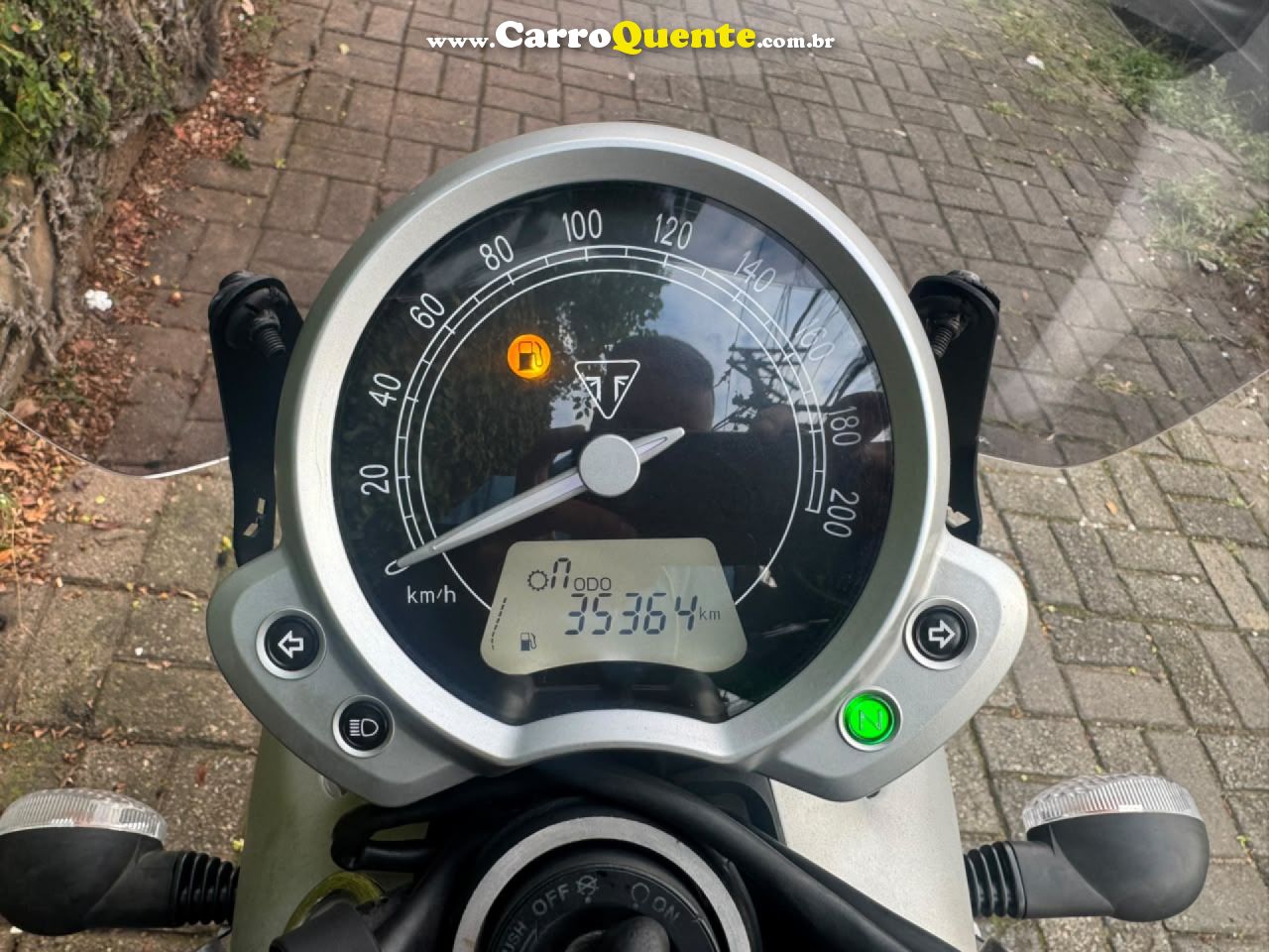 TRIUMPH   STREET TWIN 900   PRATA 2017 900 GASOLINA - Loja