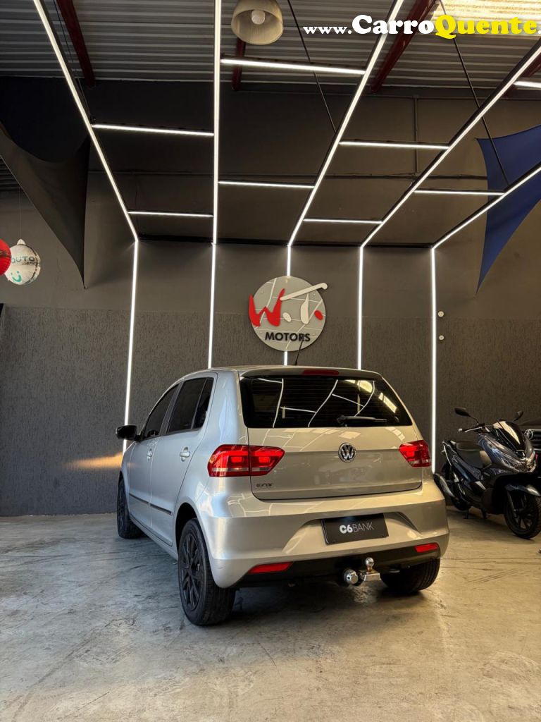 VOLKSWAGEN   FOX TRENDLINE 1.0 FLEX 12V 5P   PRATA 2017 1.0 FLEX - Loja