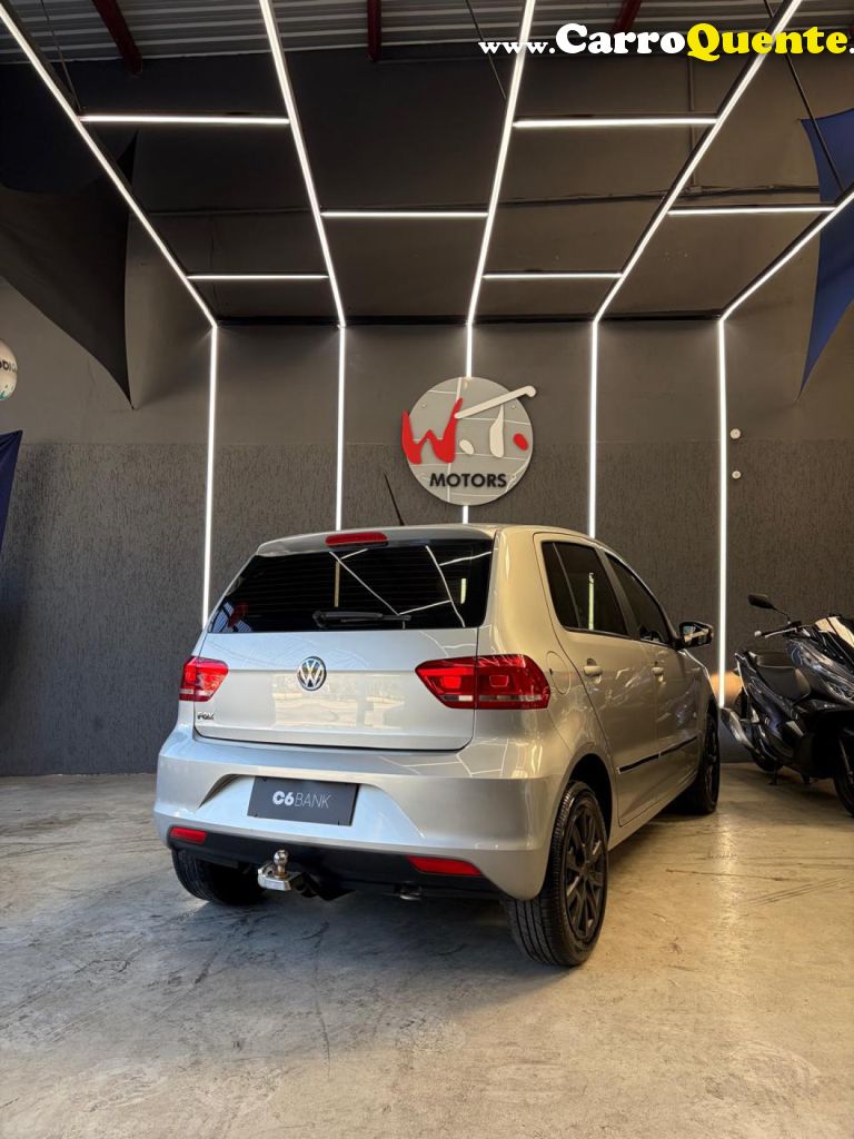 VOLKSWAGEN   FOX TRENDLINE 1.0 FLEX 12V 5P   PRATA 2017 1.0 FLEX - Loja