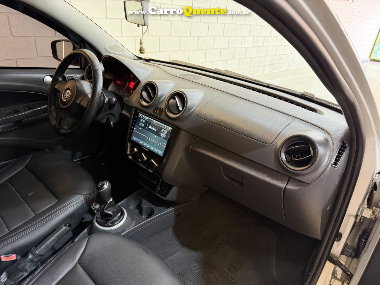VOLKSWAGEN   SAVEIRO TRENDLINE 1.6 T.FLEX 8V CD   PRATA 2016 1.6 GASOLINA - Loja
