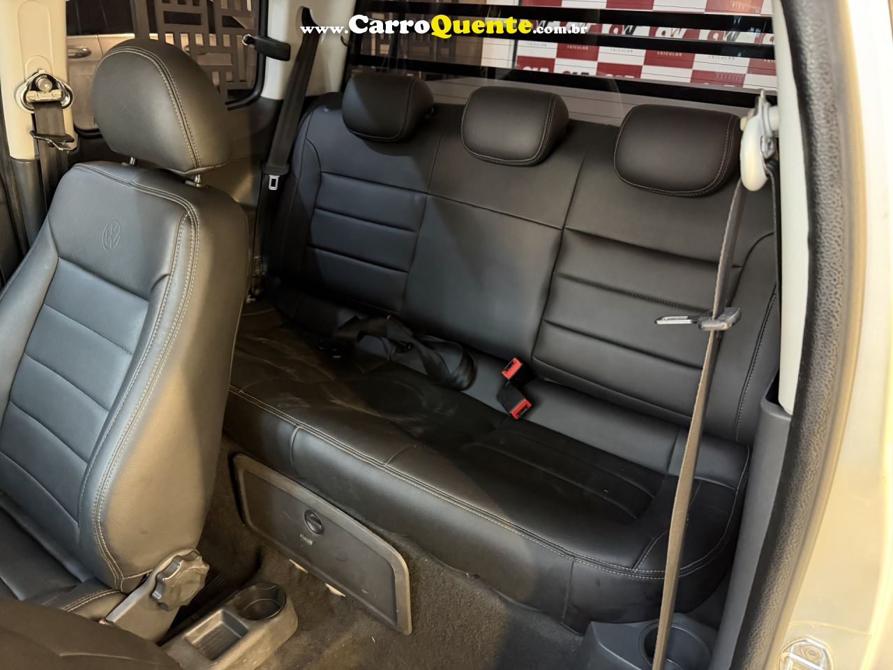 VOLKSWAGEN   SAVEIRO TRENDLINE 1.6 T.FLEX 8V CD   PRATA 2016 1.6 GASOLINA - Loja
