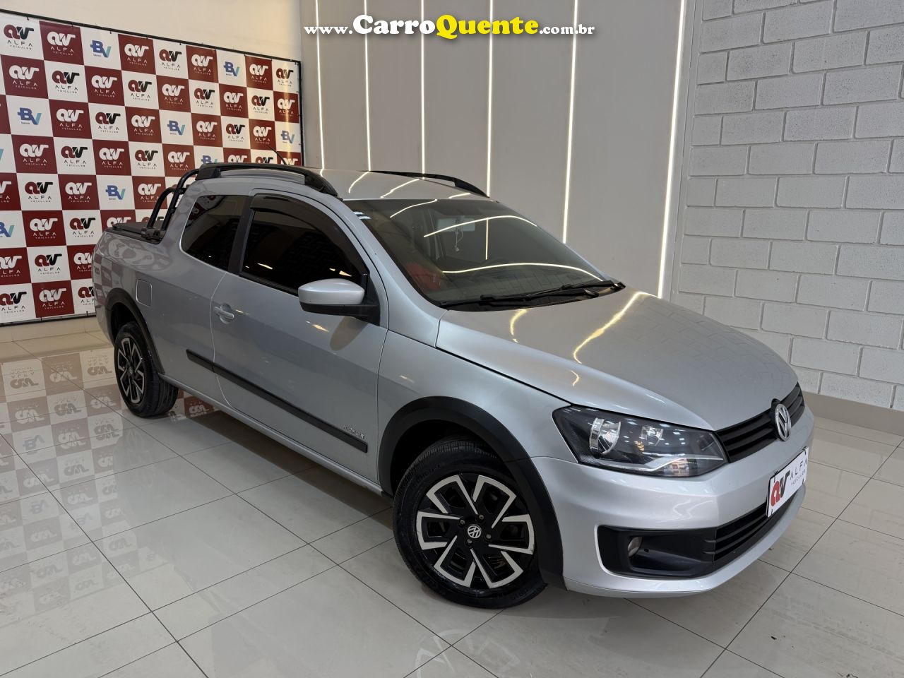 VOLKSWAGEN   SAVEIRO TRENDLINE 1.6 T.FLEX 8V CD   PRATA 2016 1.6 GASOLINA - Loja