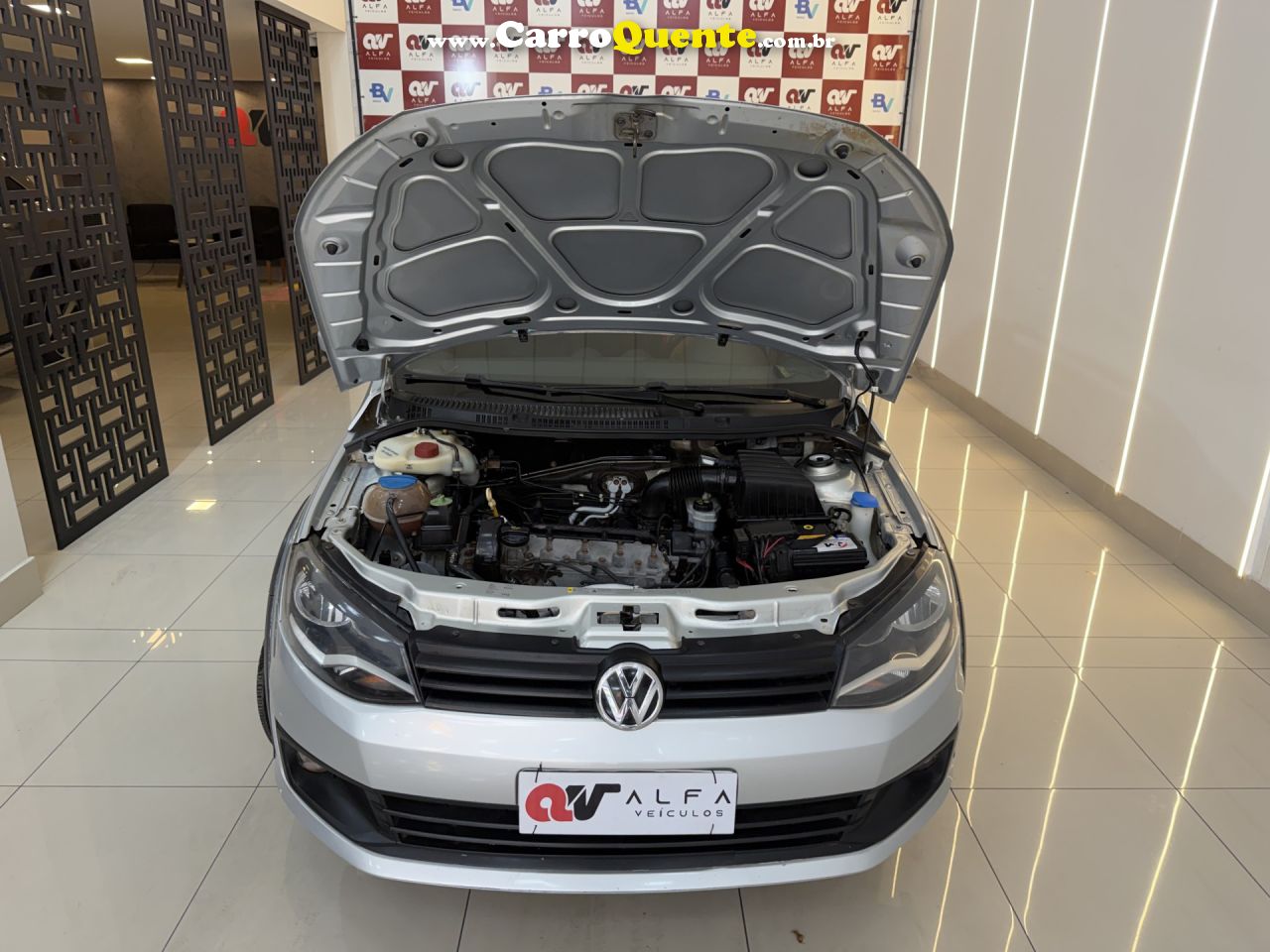 VOLKSWAGEN   SAVEIRO TRENDLINE 1.6 T.FLEX 8V CD   PRATA 2016 1.6 GASOLINA - Loja