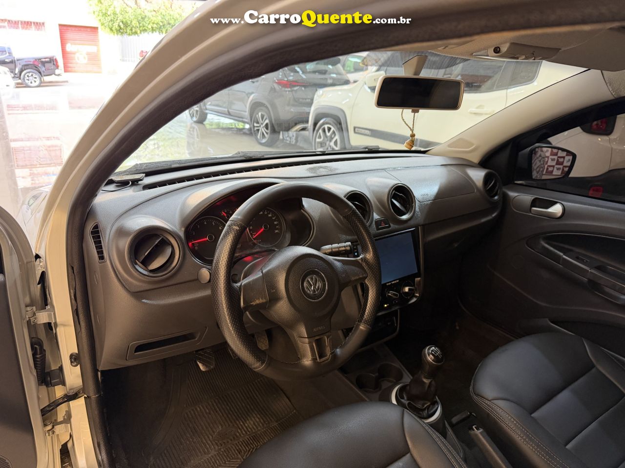 VOLKSWAGEN   SAVEIRO TRENDLINE 1.6 T.FLEX 8V CD   PRATA 2016 1.6 GASOLINA - Loja