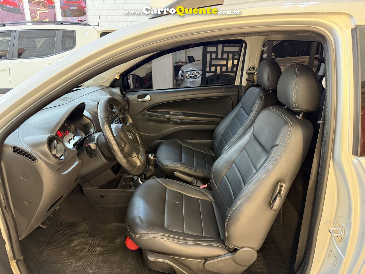VOLKSWAGEN   SAVEIRO TRENDLINE 1.6 T.FLEX 8V CD   PRATA 2016 1.6 GASOLINA - Loja