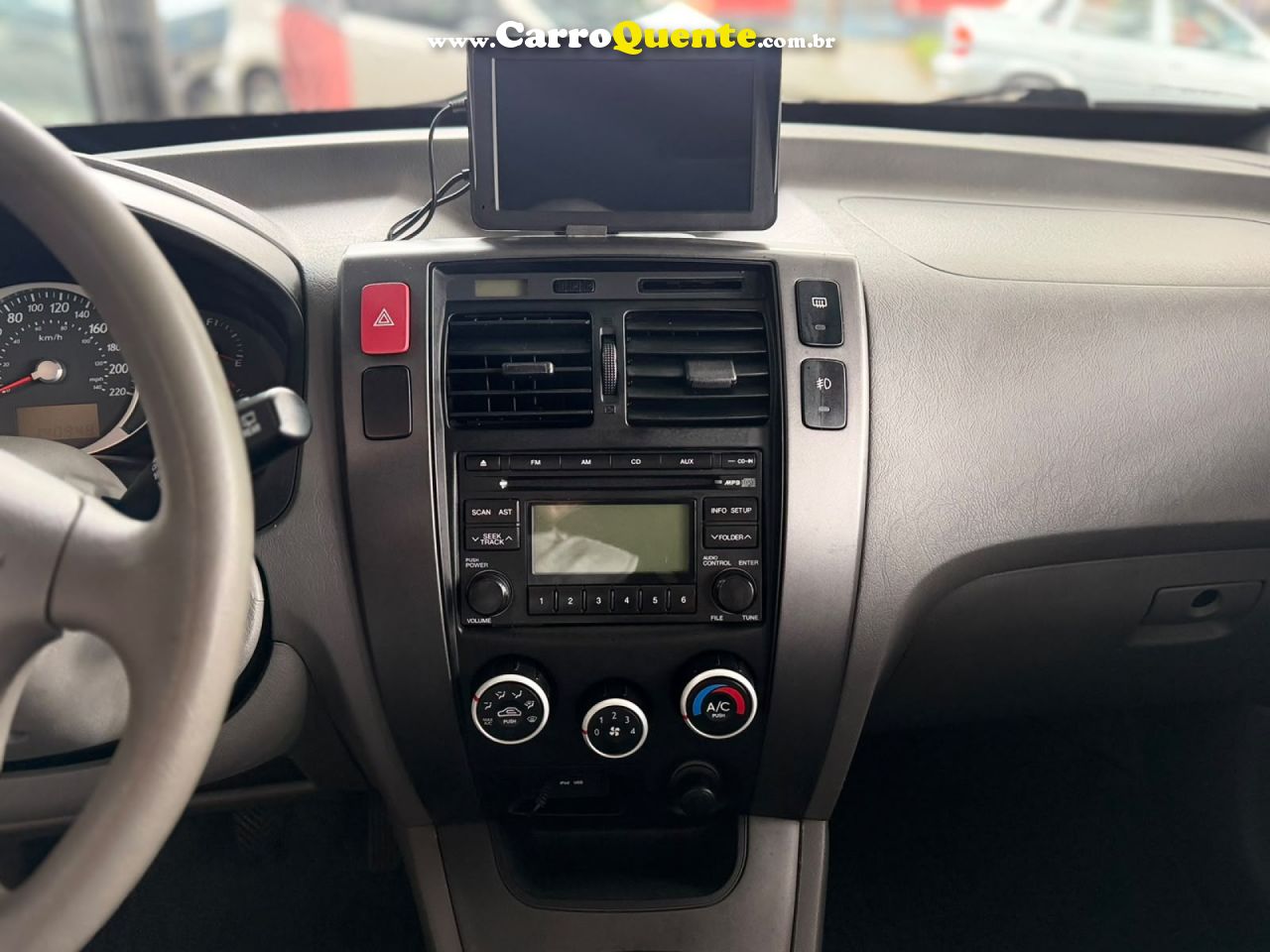 HYUNDAI   TUCSON 2.0 16V MEC.   PRATA 2011 2.0 GASOLINA - Loja