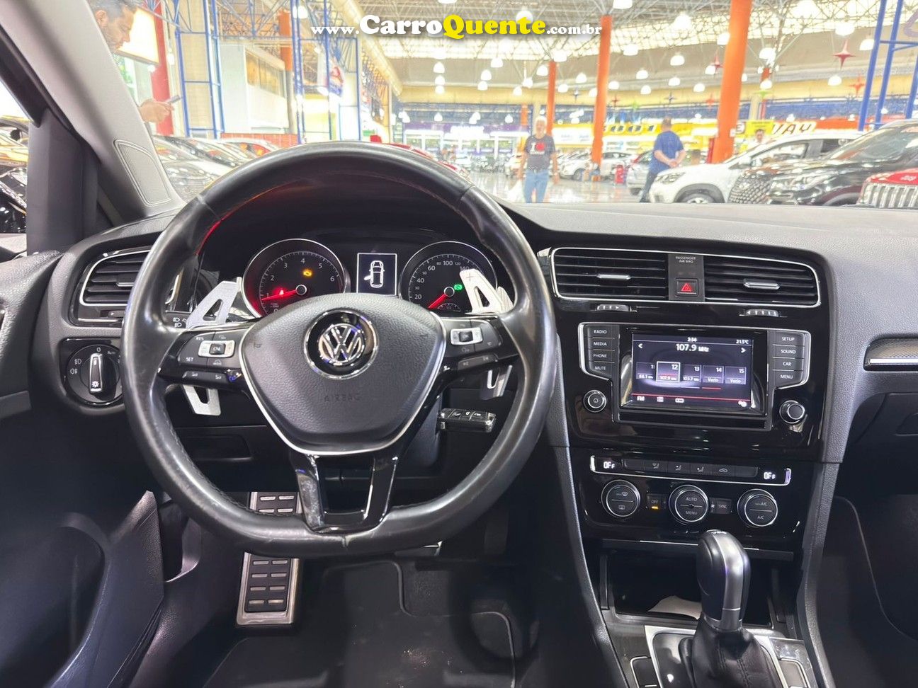 VOLKSWAGEN GOLF 2015 - Loja