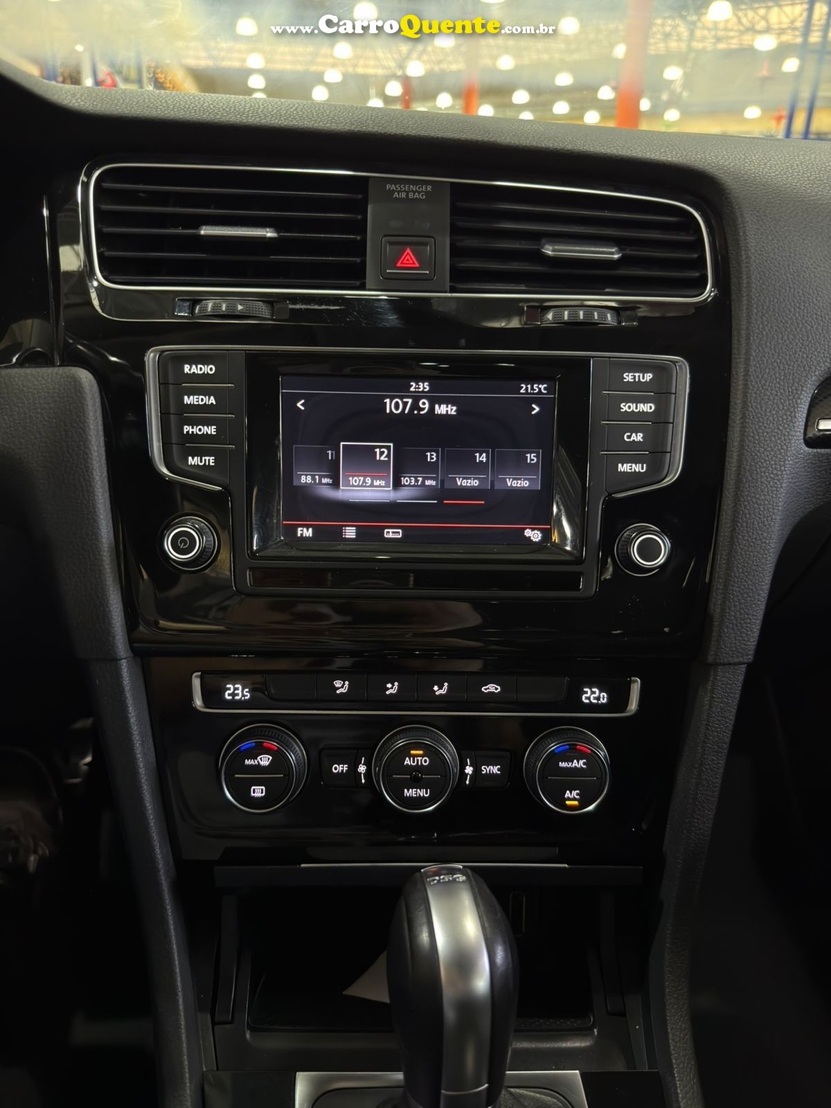 VOLKSWAGEN GOLF 2015 - Loja
