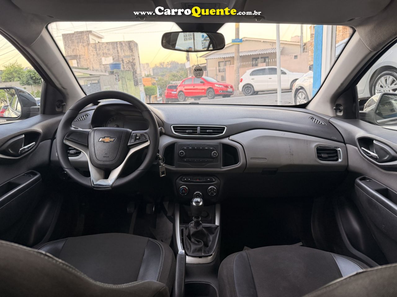 CHEVROLET   ONIX HATCH LT 1.0 8V FLEXPOWER 5P MEC.   PRETO 2019 1.0 FLEX - Loja