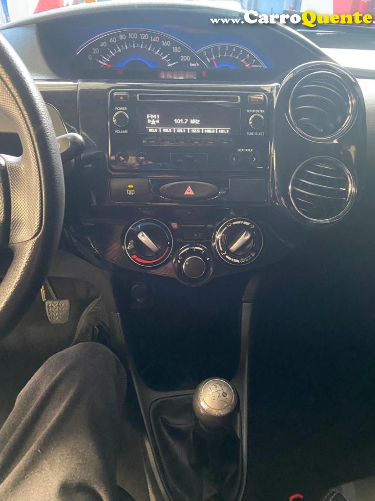 TOYOTA   ETIOS XS 1.5 FLEX 16V 5P MEC.   CINZA 2015 1.5 FLEX - Loja