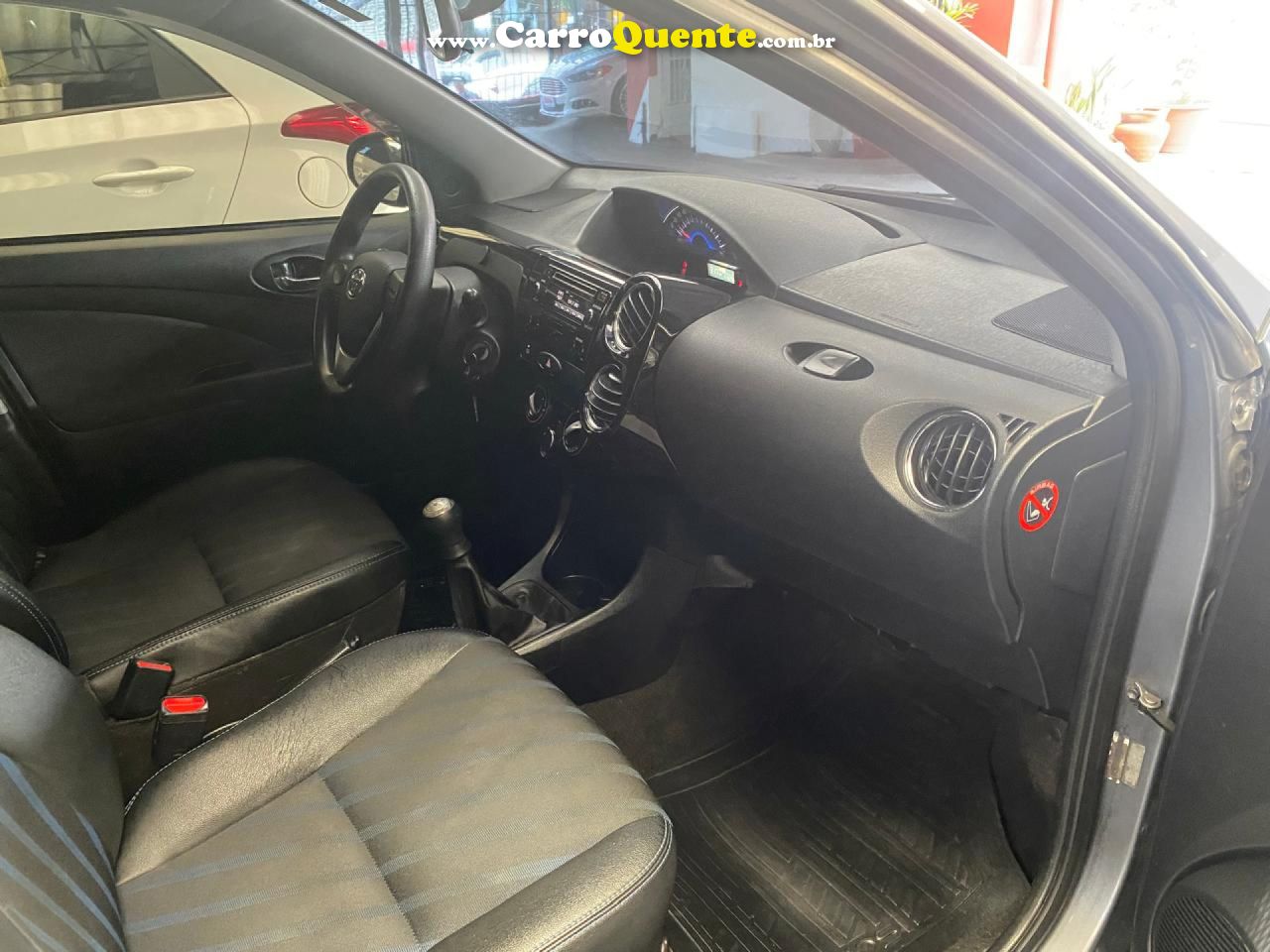 TOYOTA   ETIOS XS 1.5 FLEX 16V 5P MEC.   CINZA 2015 1.5 FLEX - Loja