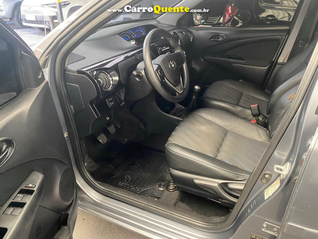 TOYOTA   ETIOS XS 1.5 FLEX 16V 5P MEC.   CINZA 2015 1.5 FLEX - Loja