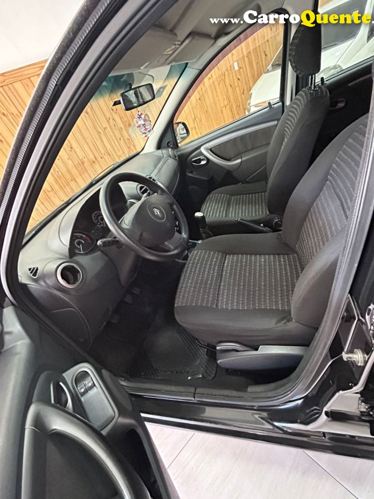 RENAULT   SANDERO EXPRESSION HI-FLEX 1.0 16V 5P   PRETO 2013 1.0 GASOLINA - Loja