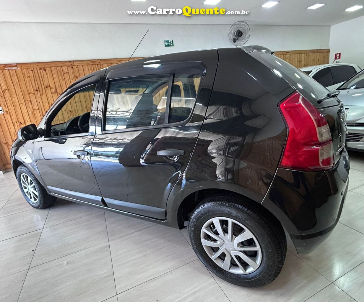 RENAULT   SANDERO EXPRESSION HI-FLEX 1.0 16V 5P   PRETO 2013 1.0 GASOLINA - Loja