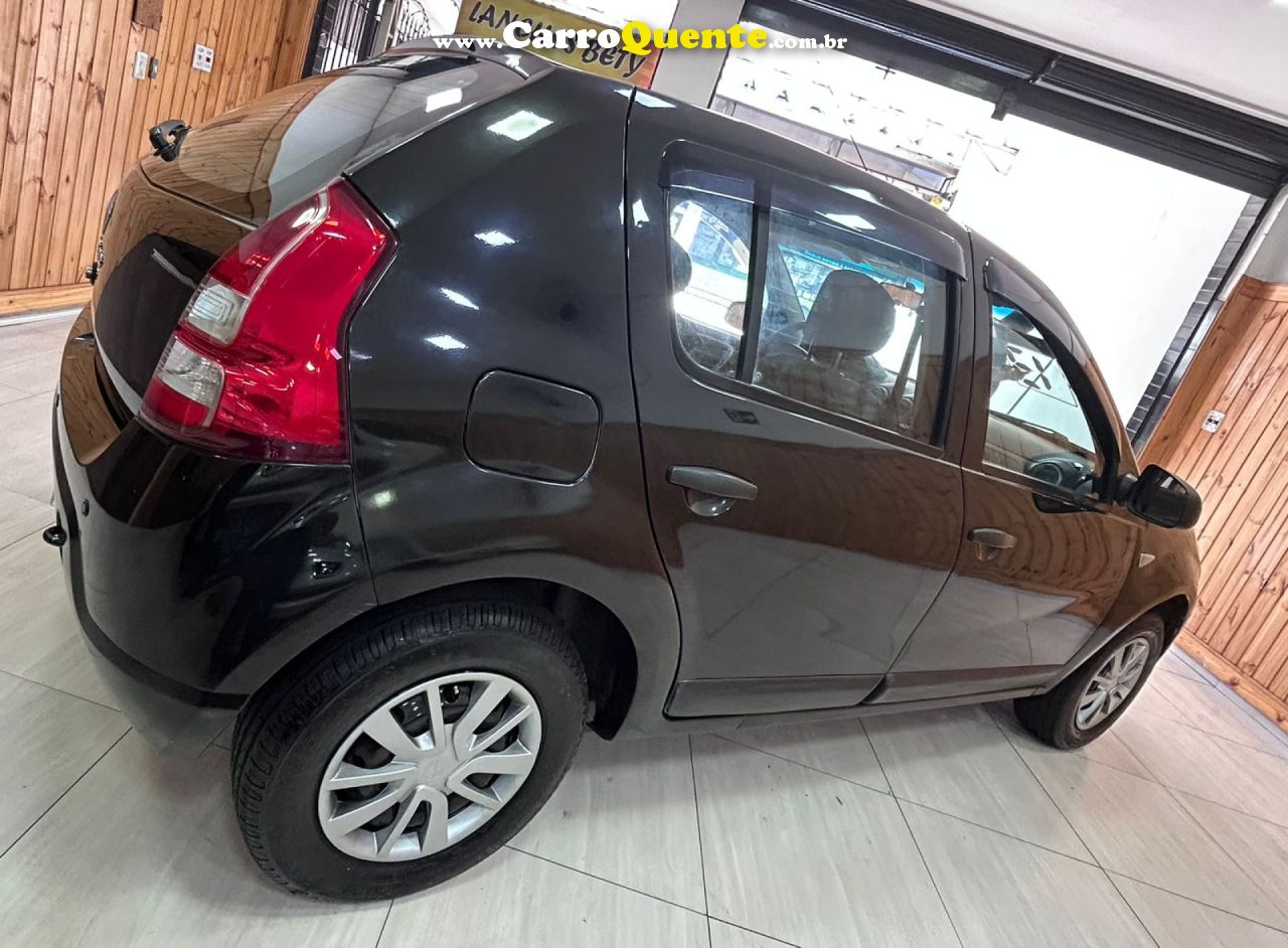 RENAULT   SANDERO EXPRESSION HI-FLEX 1.0 16V 5P   PRETO 2013 1.0 GASOLINA - Loja