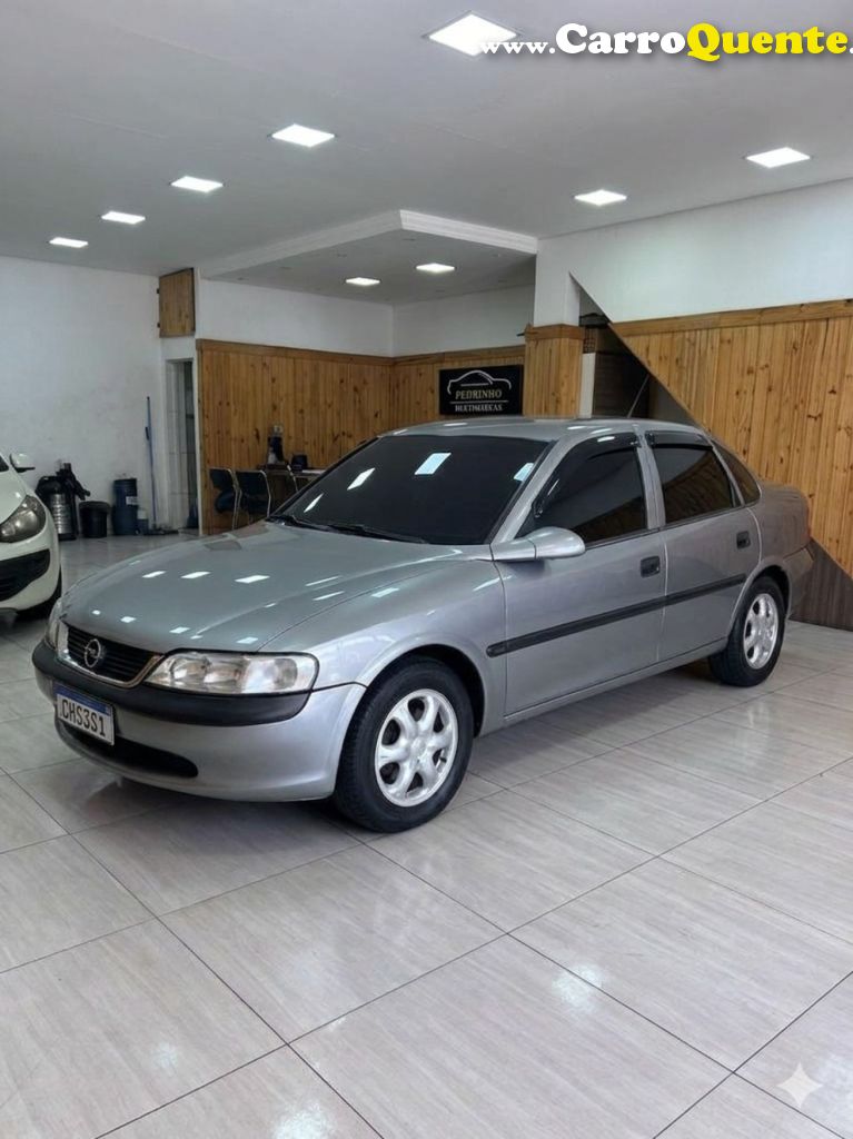 CHEVROLET   VECTRA GLSEXPRES.2.2 2.0 E 2.0 CD 8V   PRATA 1998 2.0 GASOLINA E GÁS NATURAL - Loja