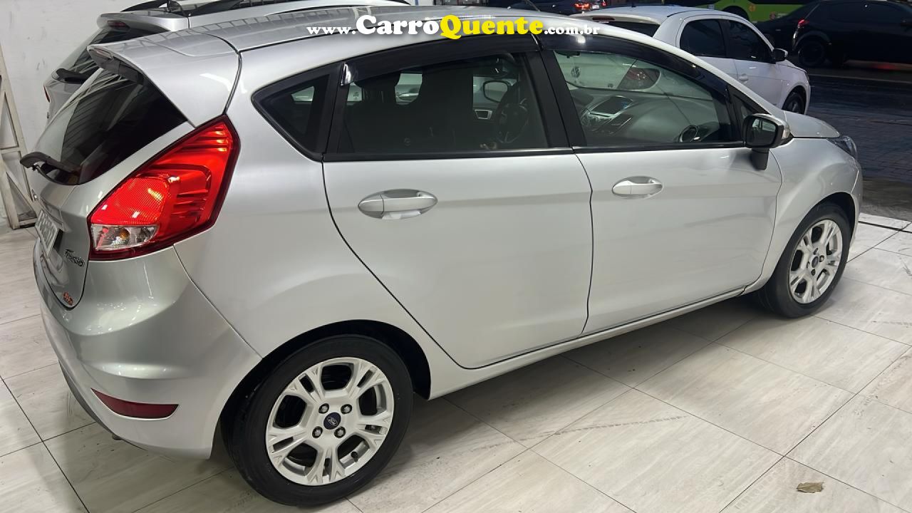 FORD   FIESTA 1.6 16V FLEX AUT. 5P   PRATA 2015 1.6 FLEX - Loja