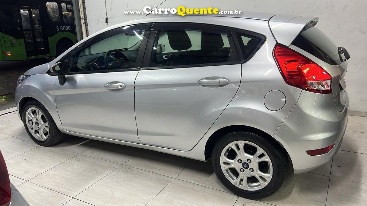 FORD   FIESTA 1.6 16V FLEX AUT. 5P   PRATA 2015 1.6 FLEX - Loja