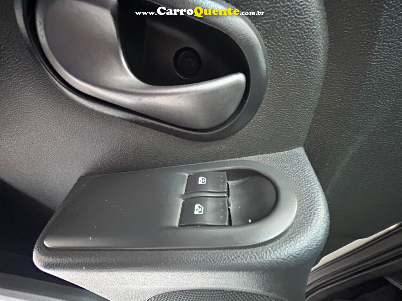 RENAULT   LOGAN EXPRESSION HI-FLEX 1.6 8V 4P   PRATA 2013 1.6 FLEX - Loja