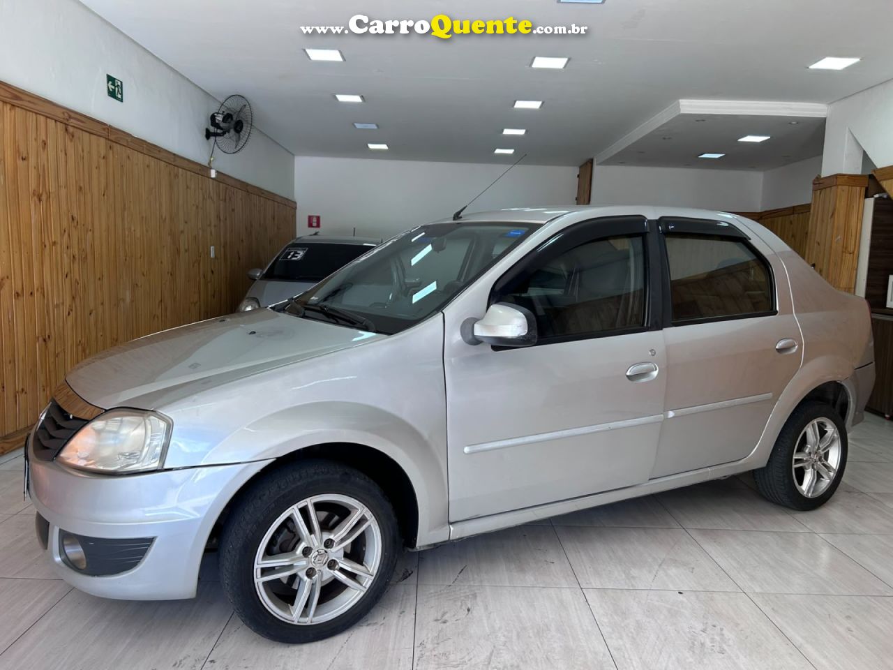 RENAULT   LOGAN EXPRESSION HI-FLEX 1.6 8V 4P   PRATA 2013 1.6 FLEX - Loja