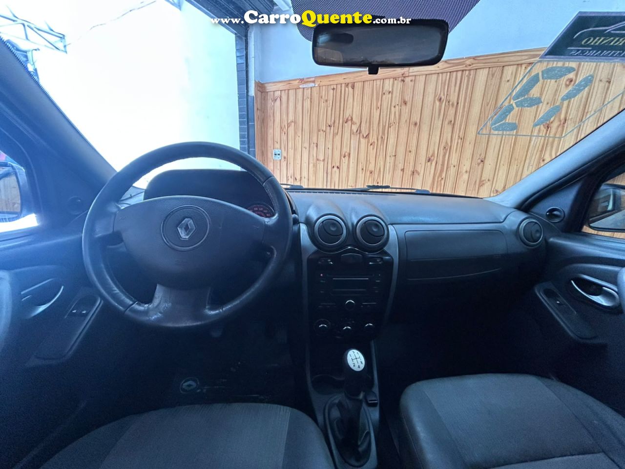 RENAULT   LOGAN EXPRESSION HI-FLEX 1.6 8V 4P   PRATA 2013 1.6 FLEX - Loja