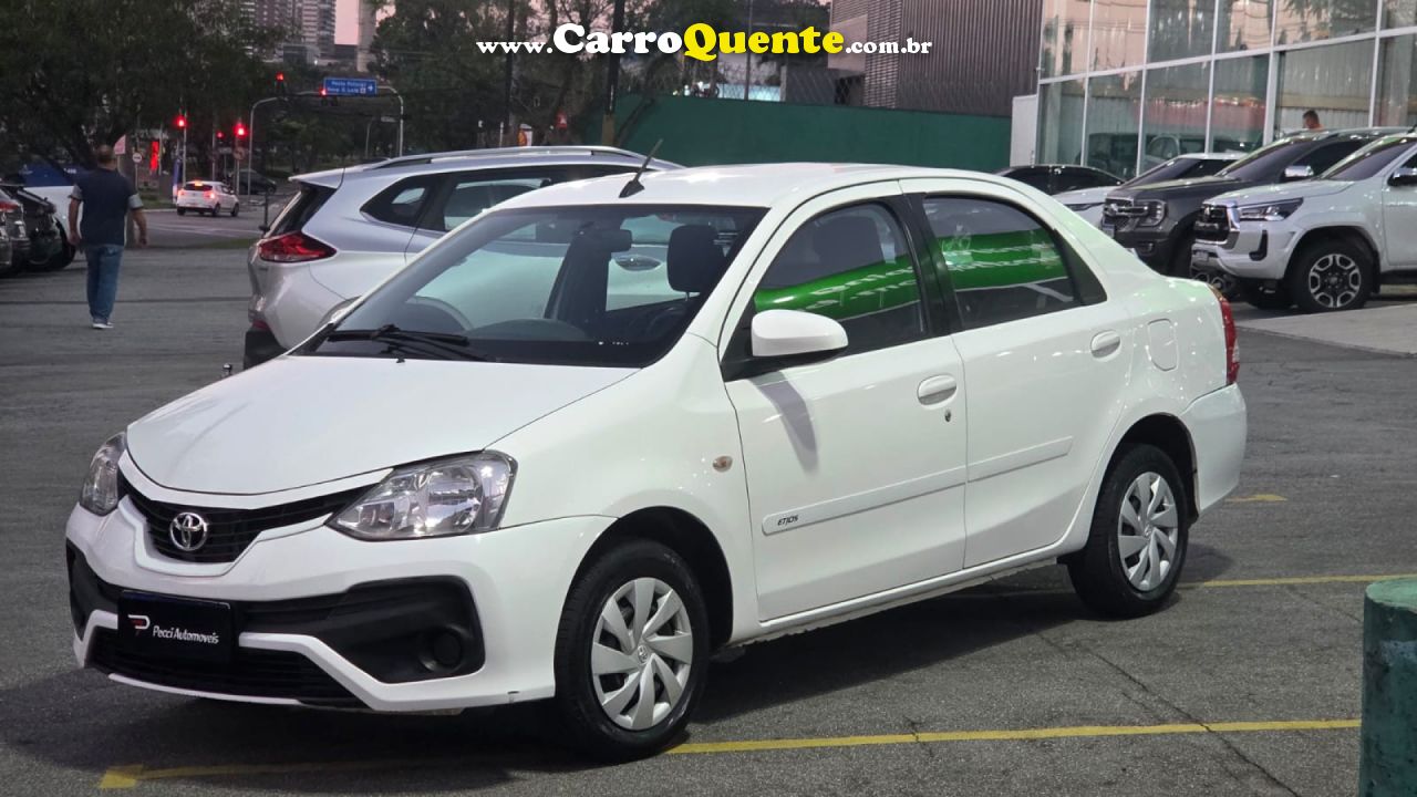 TOYOTA   ETIOS XS SEDAN1.5 FLEX 16V 4P MEC.   BRANCO 2018 1.5 FLEX - Loja
