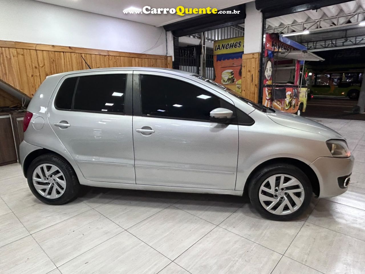 VOLKSWAGEN   FOX 1.0 MI TOTAL FLEX 8V 3P   PRATA 2013 1.0 FLEX - Loja