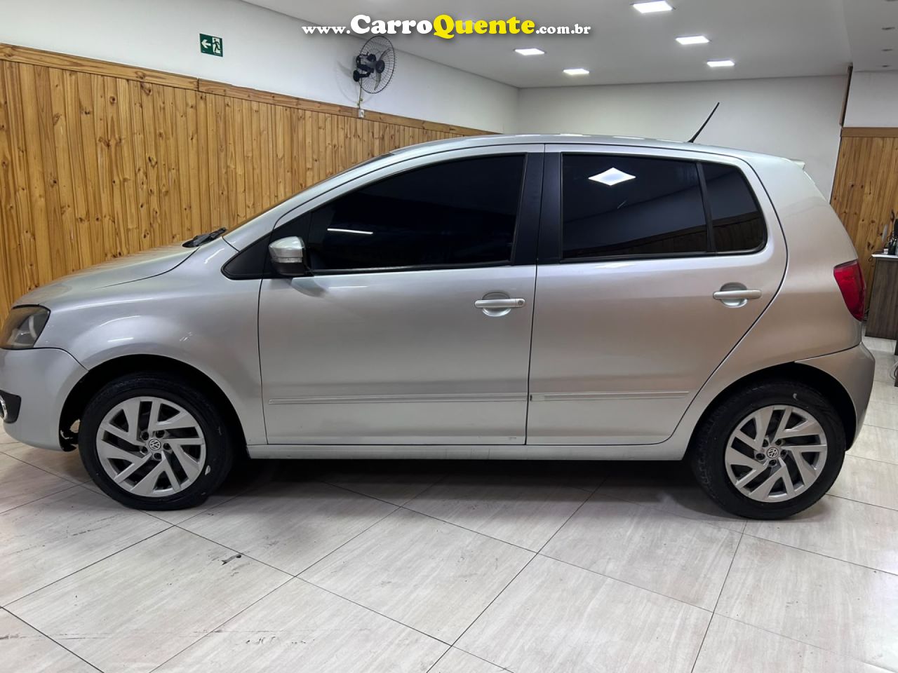 VOLKSWAGEN   FOX 1.0 MI TOTAL FLEX 8V 3P   PRATA 2013 1.0 FLEX - Loja