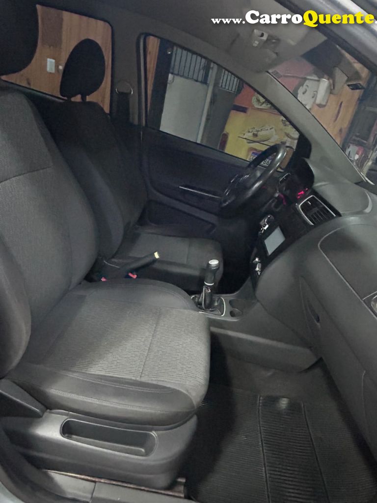 VOLKSWAGEN   FOX 1.0 MI TOTAL FLEX 8V 3P   PRATA 2013 1.0 FLEX - Loja