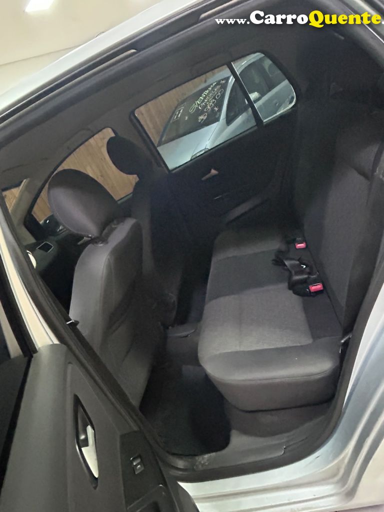 VOLKSWAGEN   FOX 1.0 MI TOTAL FLEX 8V 3P   PRATA 2013 1.0 FLEX - Loja
