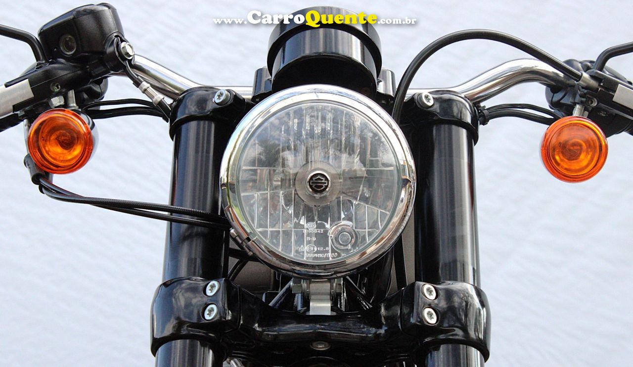 HARLEY-DAVIDSON SPORTSTER ROADSTER 2017 - Loja