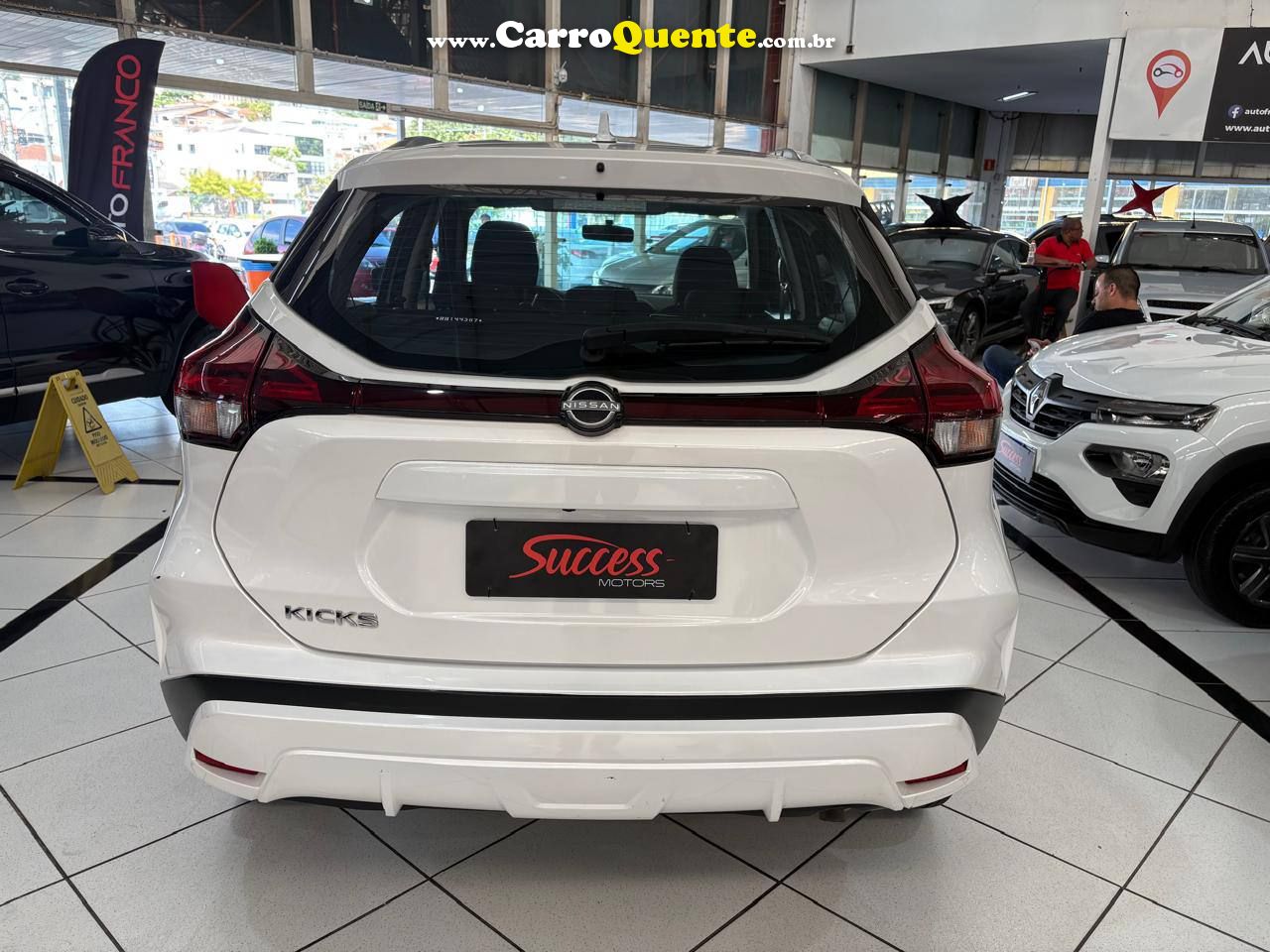 KICKS 1.6 SENSE C/ BAIXA KM 2024 - Loja