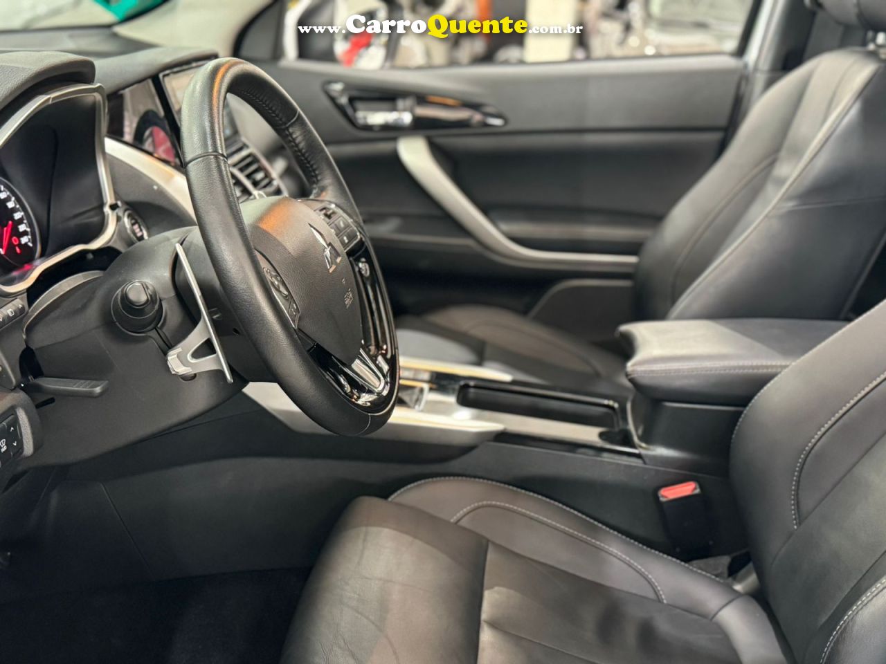 MITSUBISHI ECLIPSE CROSS 1.5 MIVEC TURBO HPE S 2023 - Loja
