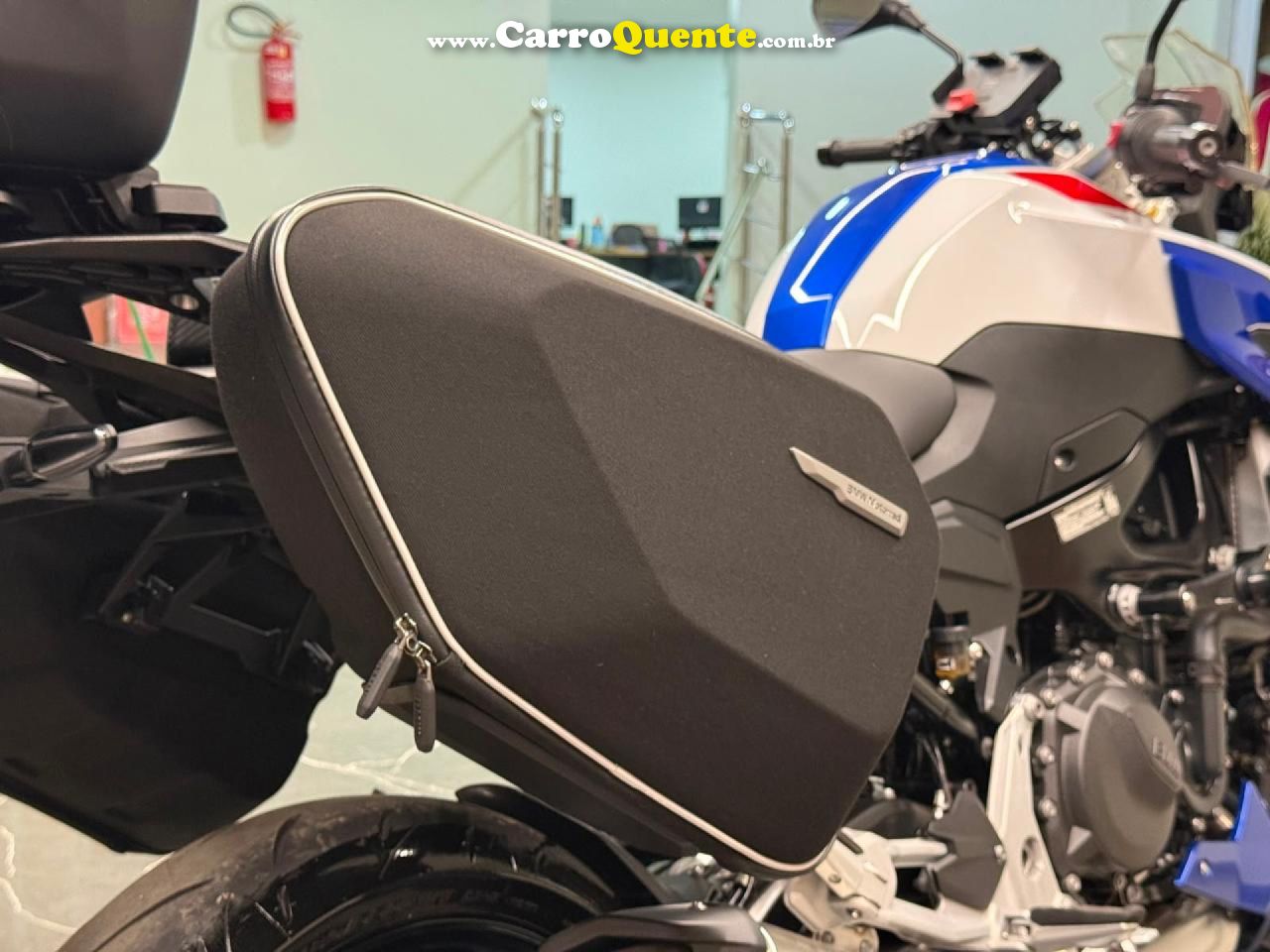 BMW   F900 R SPORT PLUS   BRANCO 2024 895 GASOLINA - Loja