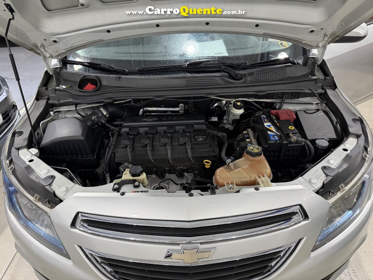CHEVROLET   ONIX HATCH LT 1.4 8V FLEXPOWER 5P MEC.   PRATA 2013 1.4 FLEX - Loja