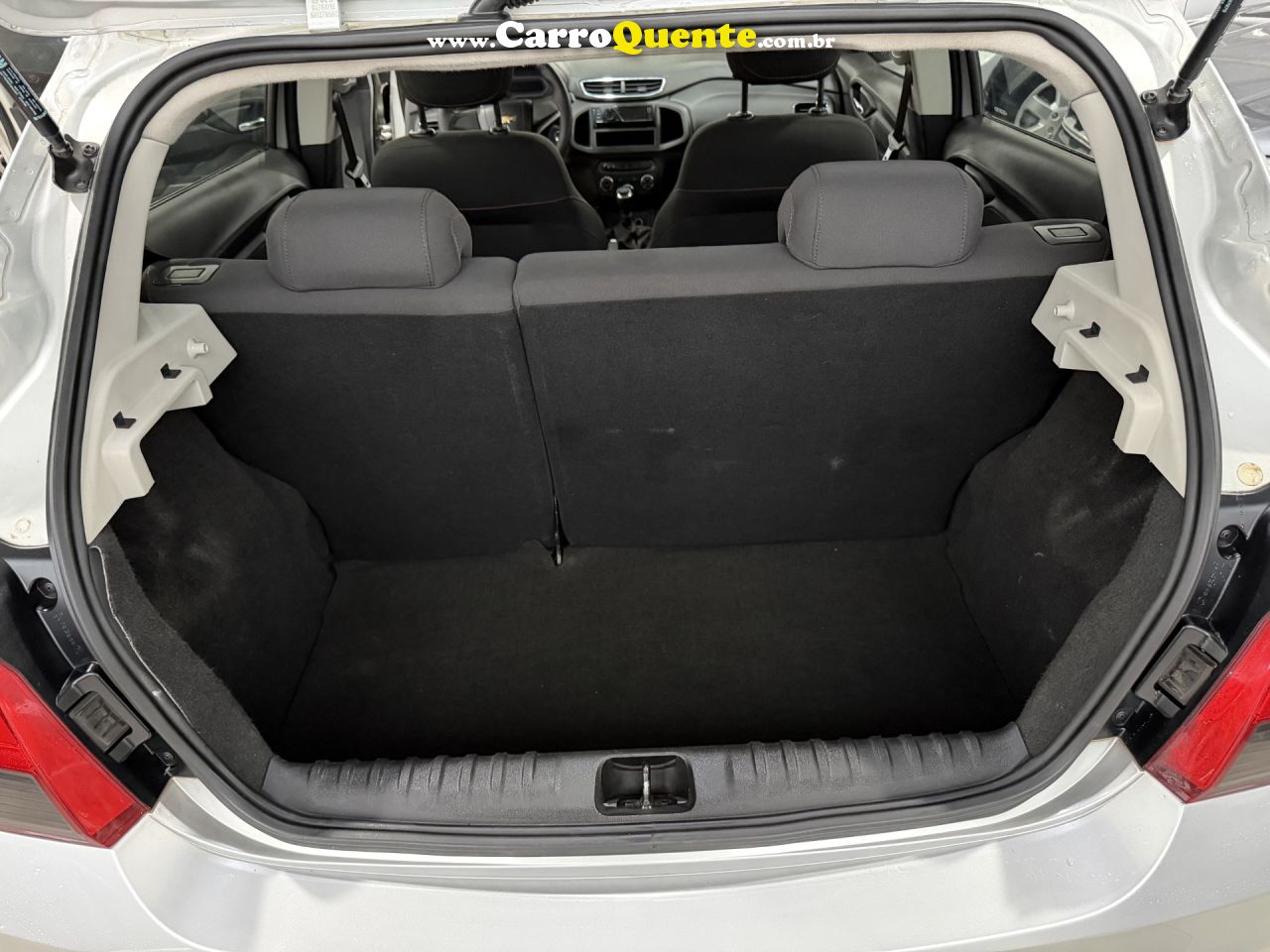 CHEVROLET   ONIX HATCH LT 1.4 8V FLEXPOWER 5P MEC.   PRATA 2013 1.4 FLEX - Loja