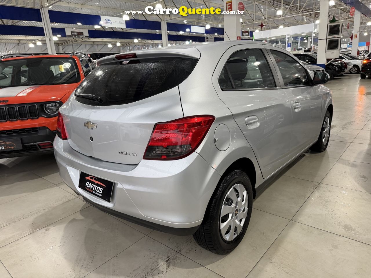 CHEVROLET   ONIX HATCH LT 1.4 8V FLEXPOWER 5P MEC.   PRATA 2013 1.4 FLEX - Loja