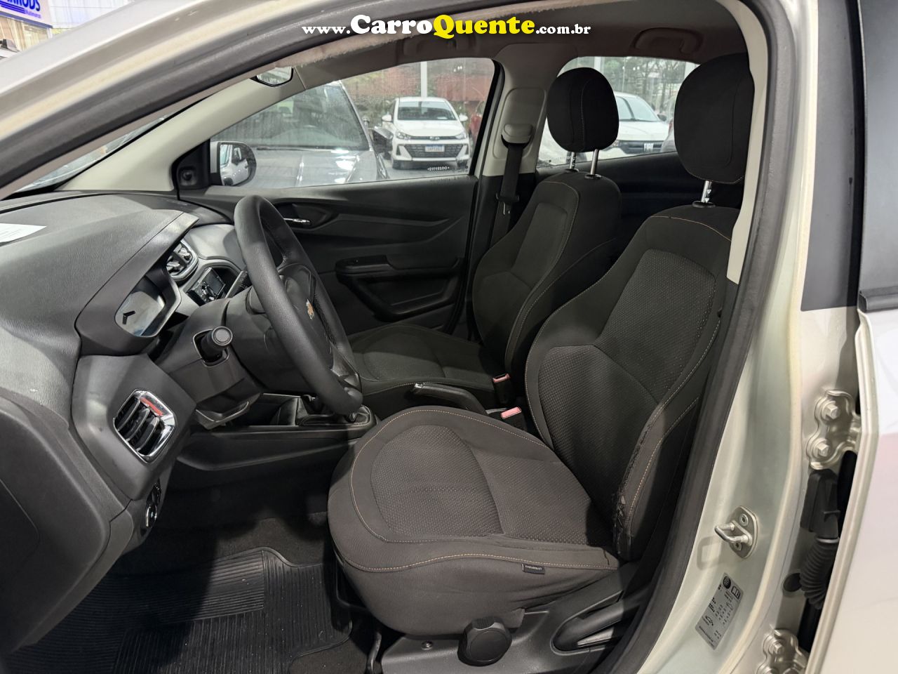 CHEVROLET   ONIX HATCH LT 1.4 8V FLEXPOWER 5P MEC.   PRATA 2013 1.4 FLEX - Loja