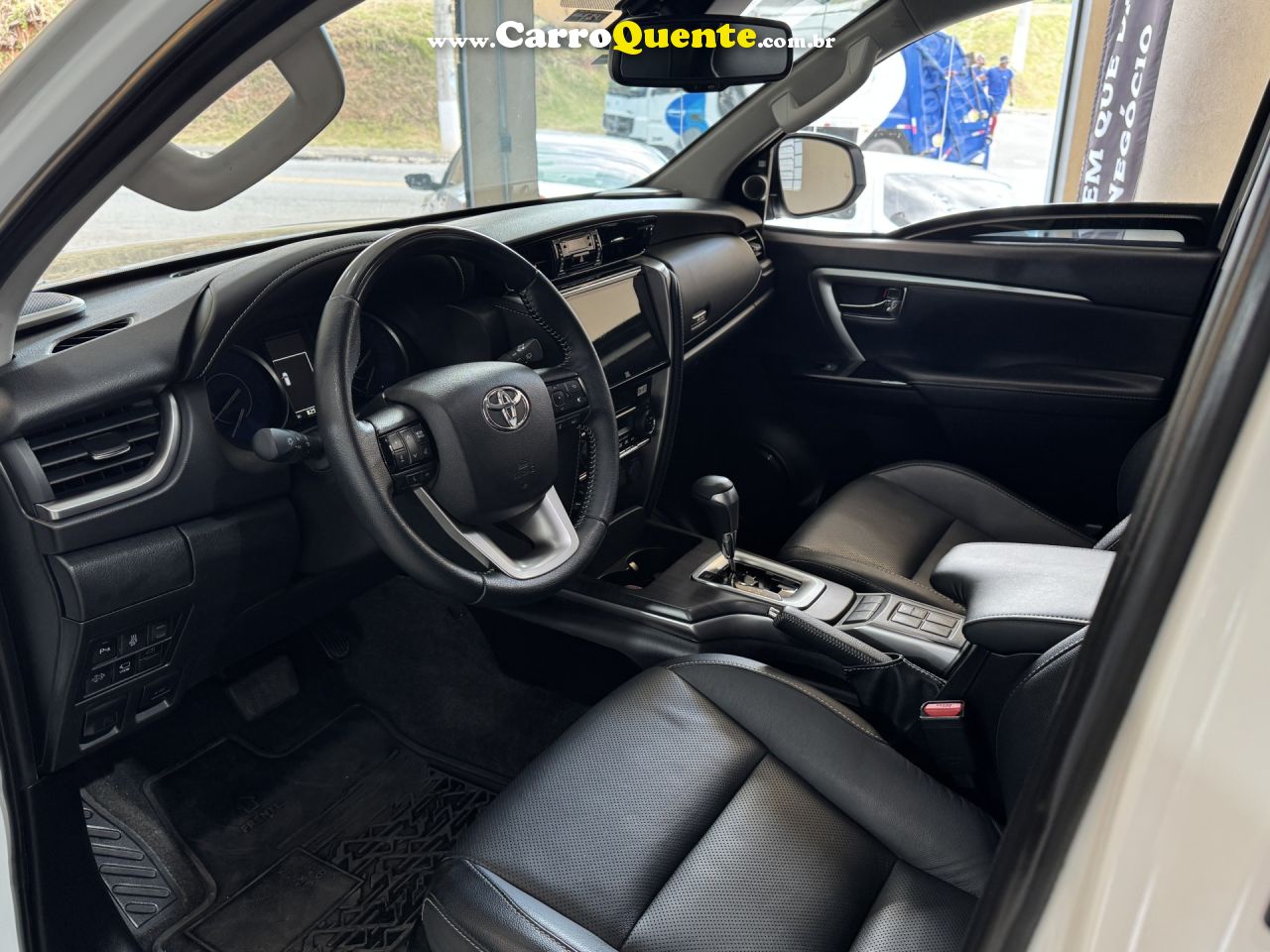 TOYOTA   HILUX SW4 SRX 4X4 2.8 TDI 16V DIES. AUT.   BRANCO 2024 2.8 DIESEL - Loja