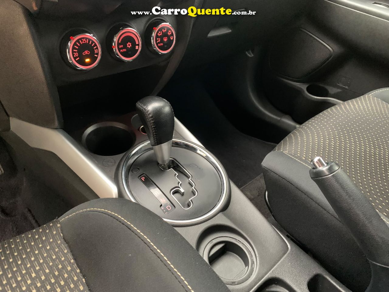 MITSUBISHI   2.0 4X2 16V GASOLINA 4P AUTOMÁTICO   PRATA 2015 2.0 GASOLINA - Loja