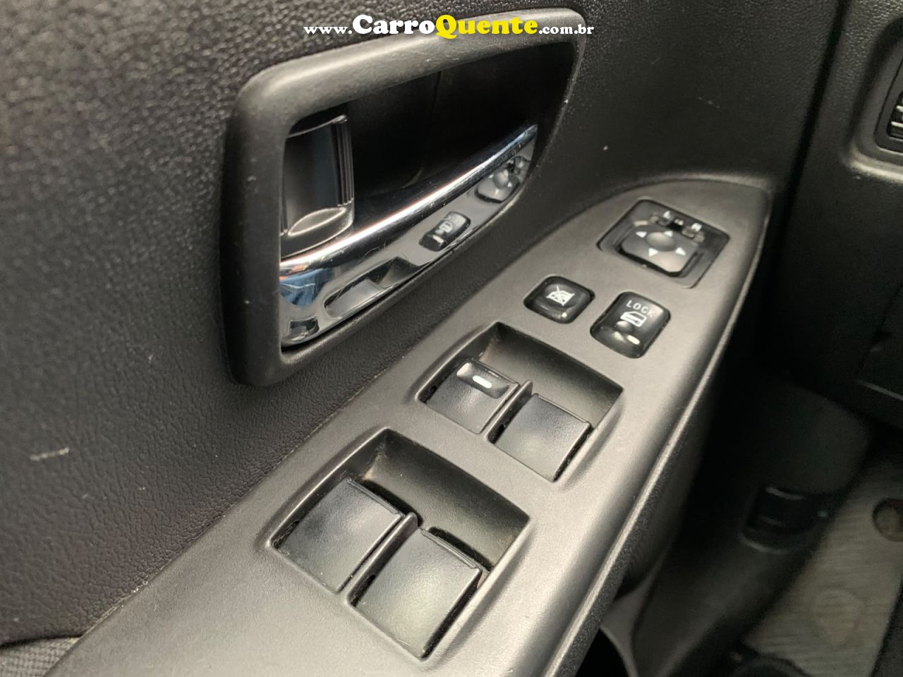 MITSUBISHI   2.0 4X2 16V GASOLINA 4P AUTOMÁTICO   PRATA 2015 2.0 GASOLINA - Loja