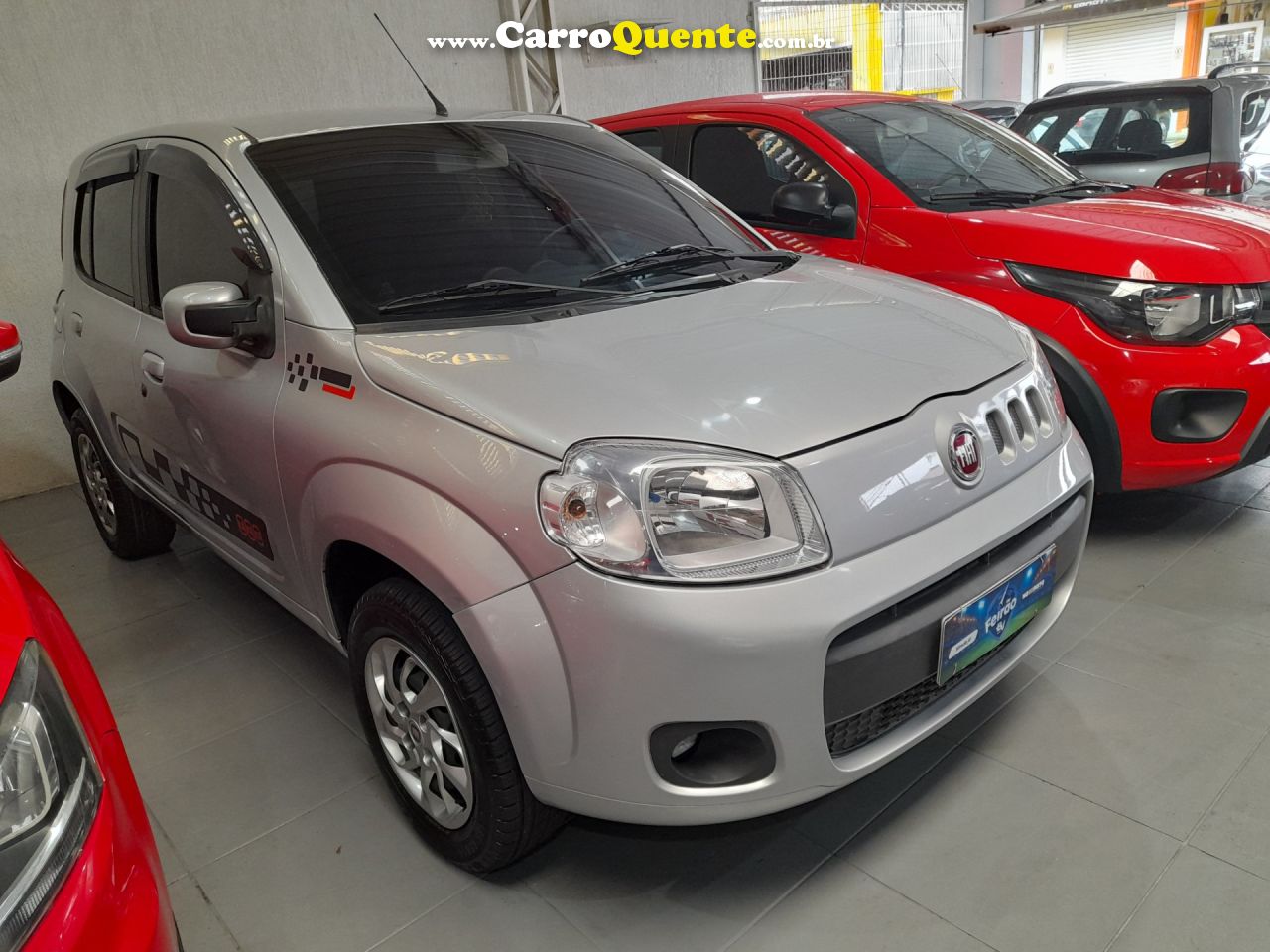 FIAT   UNO VIVACE   PRATA 2013 1.0 FLEX - Loja