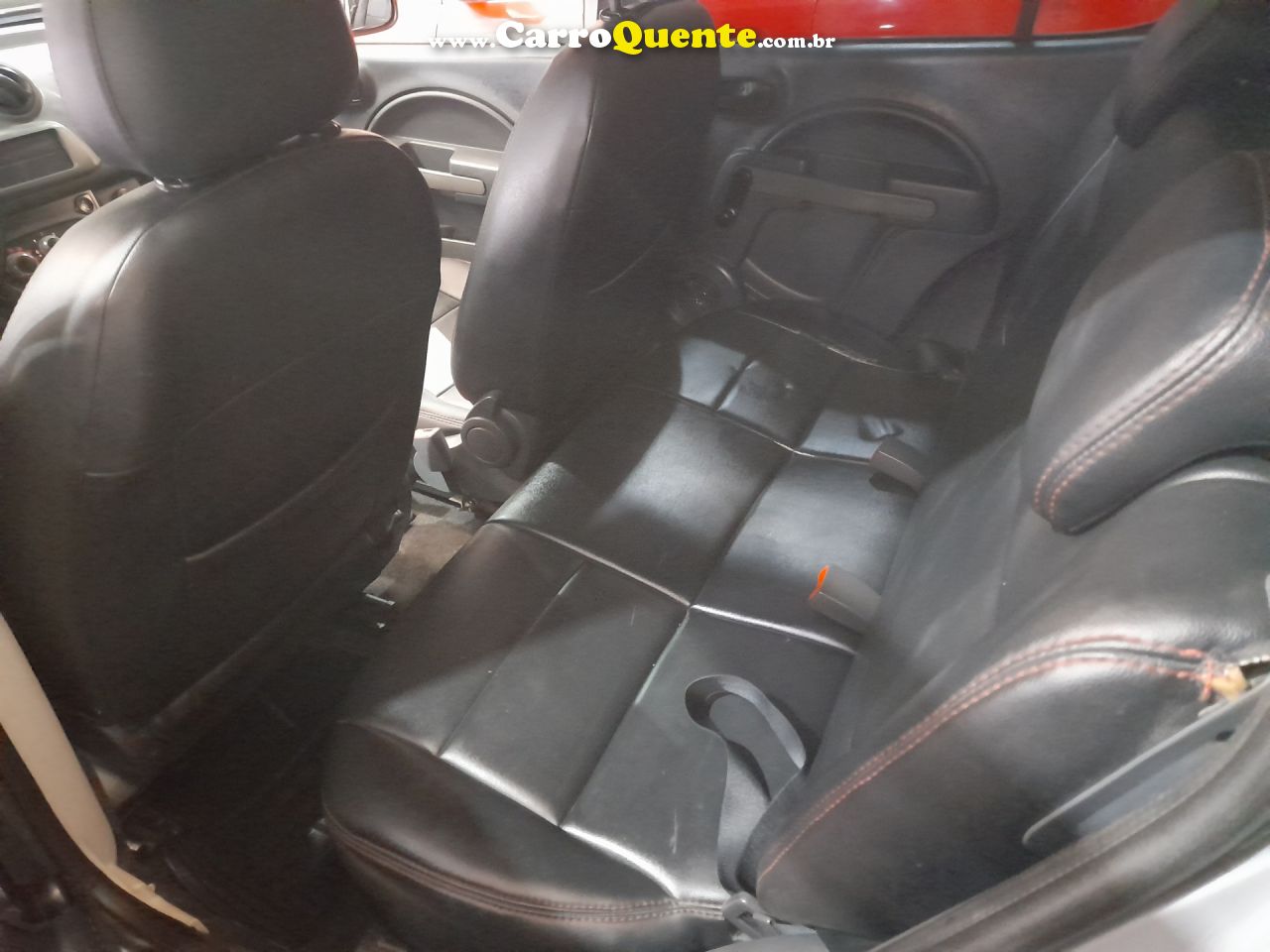 FIAT   UNO VIVACE   PRATA 2013 1.0 FLEX - Loja