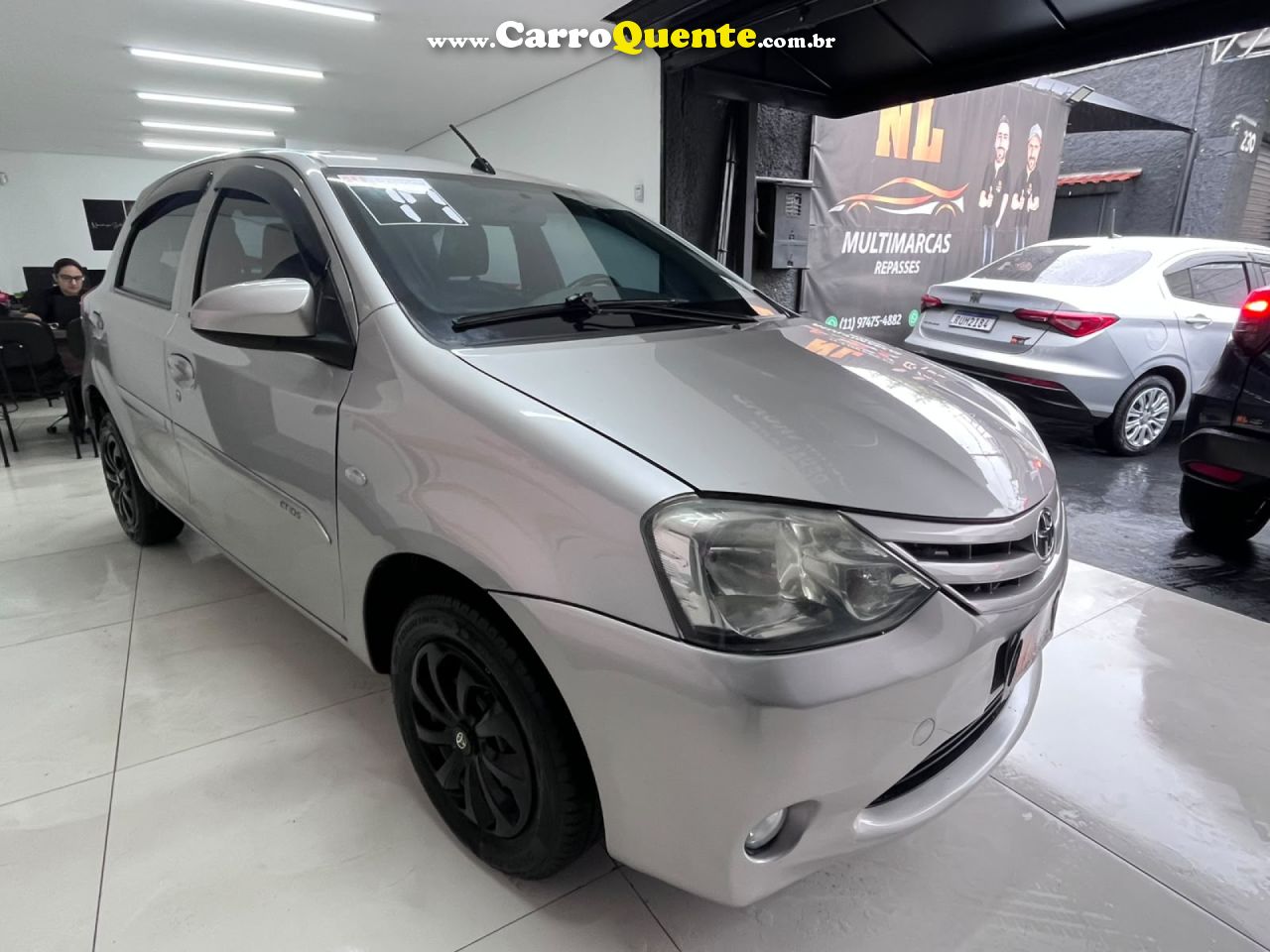 TOYOTA   ETIOS X 1.3 FLEX 16V 5P MEC.   PRATA 2017 1.3 FLEX - Loja