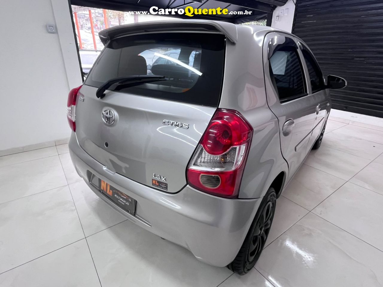 TOYOTA   ETIOS X 1.3 FLEX 16V 5P MEC.   PRATA 2017 1.3 FLEX - Loja